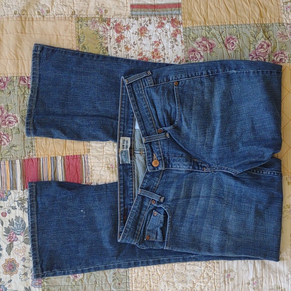Levi's signature boot cut low rise Miss size 8 short. - Picture 4 of 6